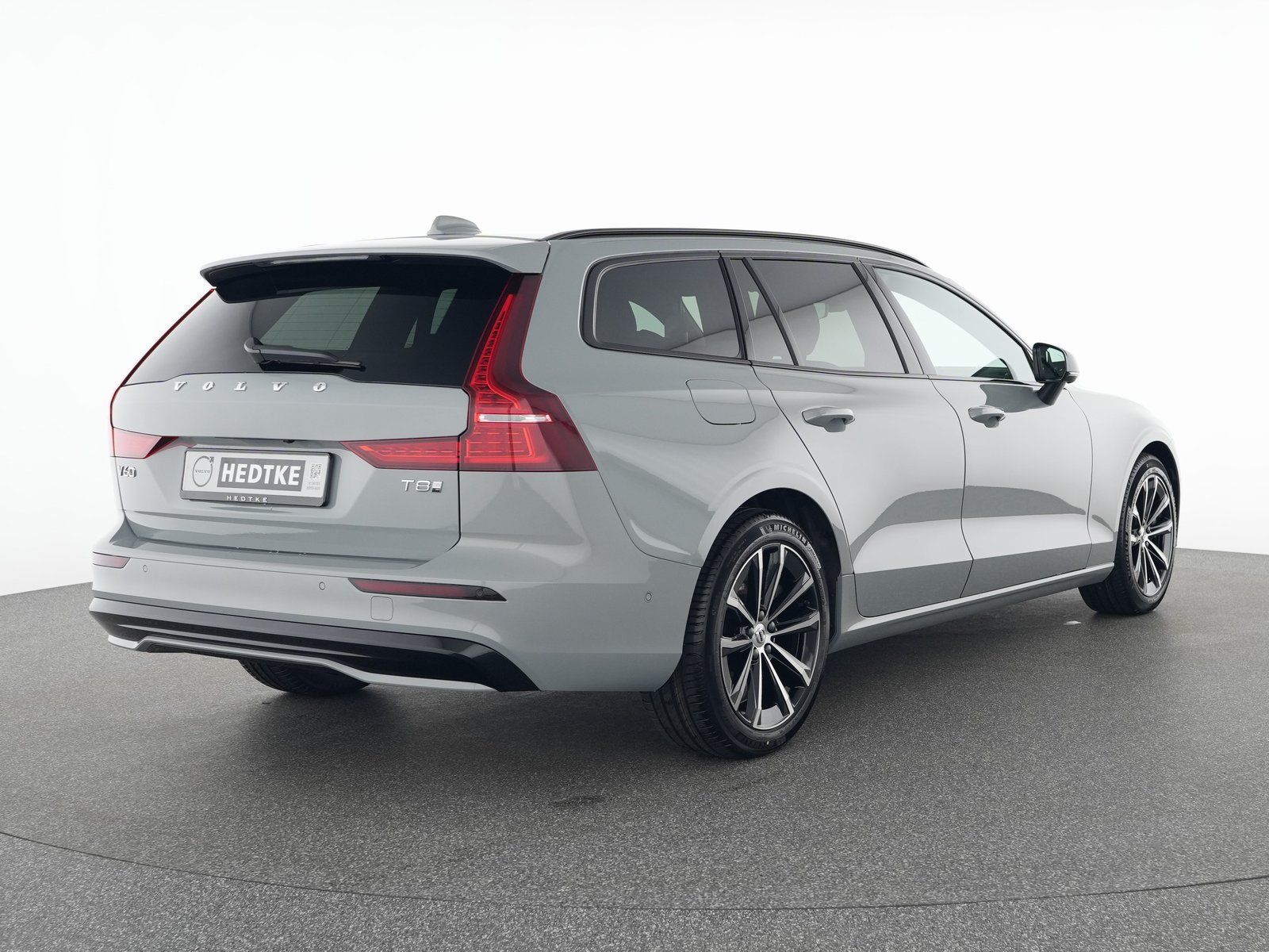 Volvo V60 T8 AWD Plug-in Hybrid Plus Dark imagem 2