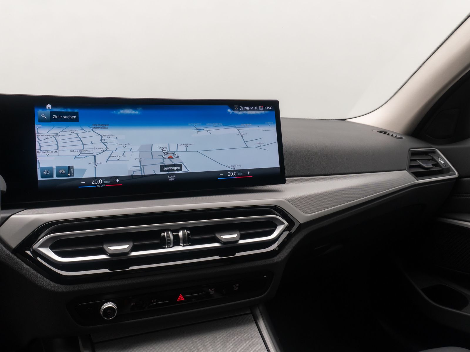 Fahrzeugabbildung BMW 320d xD DAB Alarm HUD HiFi Sportsitz Geschwindig