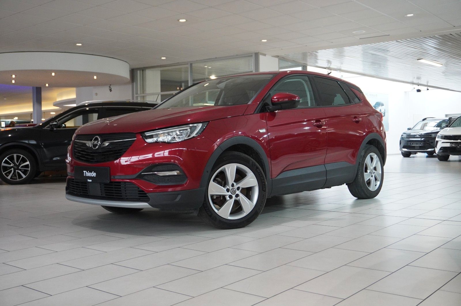 Fahrzeugabbildung Opel Grandland (X) 1.6 ELEGANCE HYBRID NAVI/SH/KAMERA