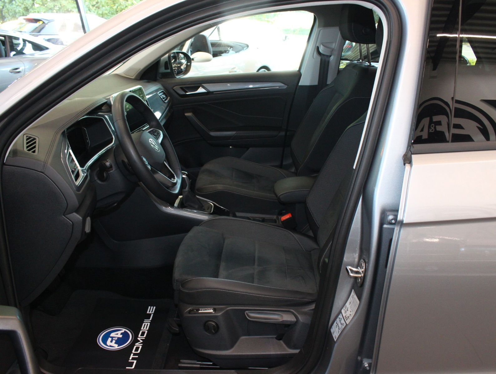 Fahrzeugabbildung Volkswagen T-Roc 1.5 TSI DSG Style*PNRM*Navi*Kamera