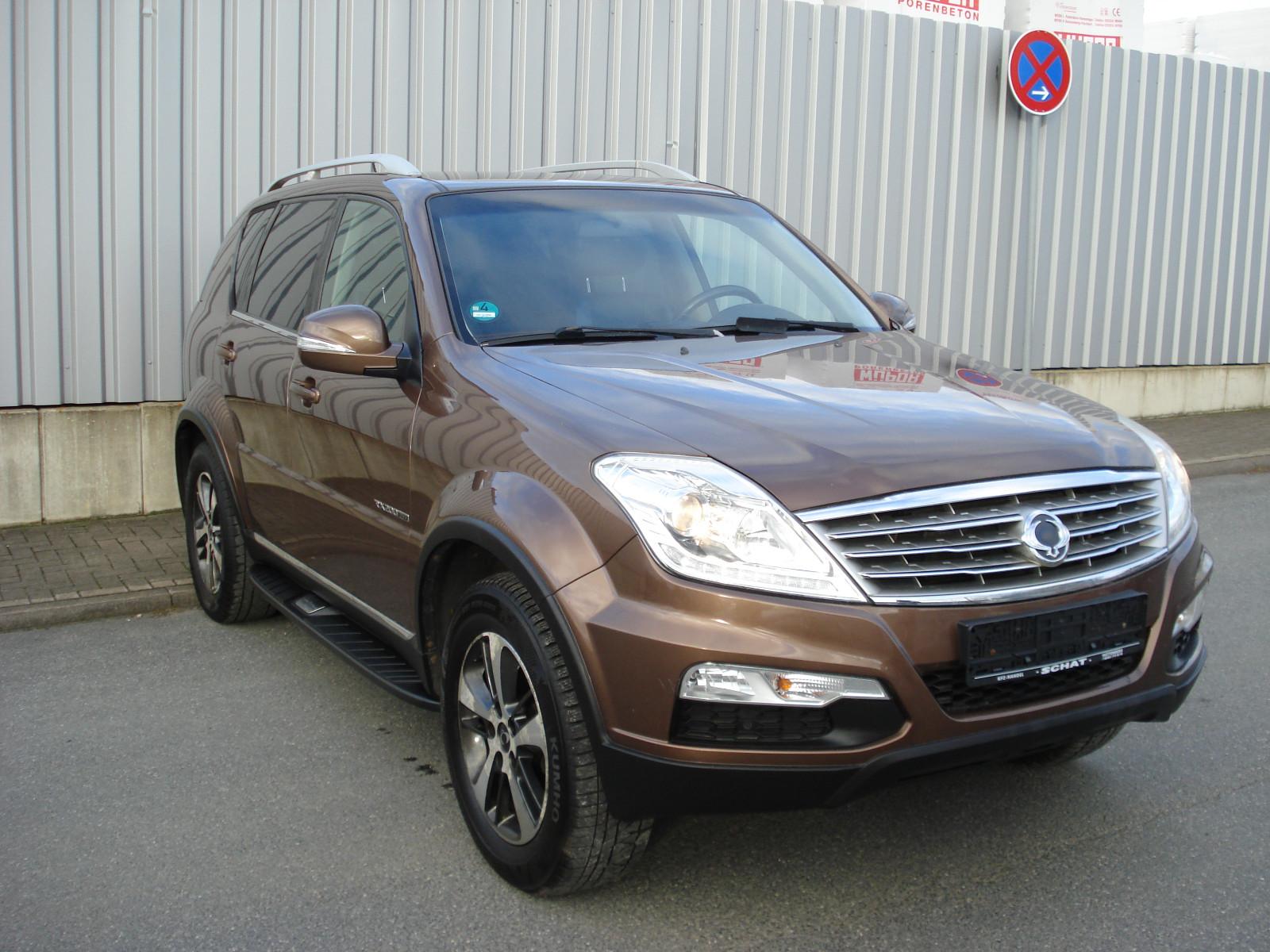 SsangYong Rexton 2015 — interior