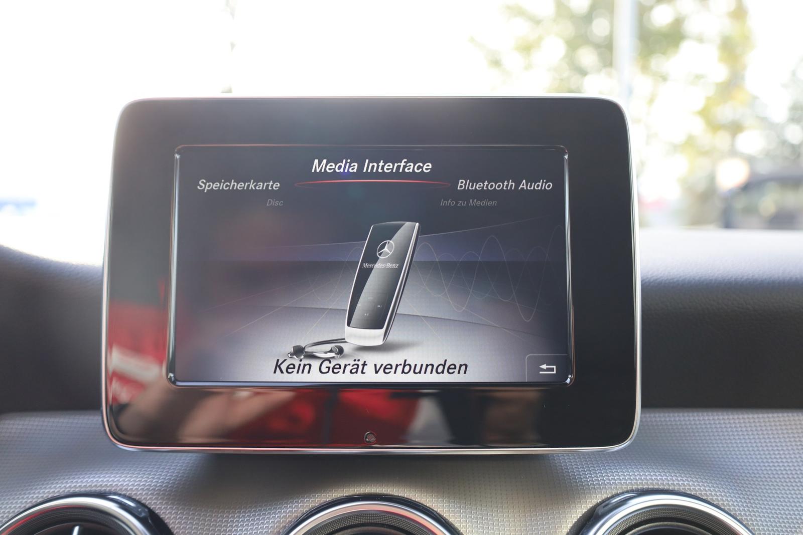 Mercedes-Benz GLA 200 Urban Aut. AHK LED 360° Navi Panorama