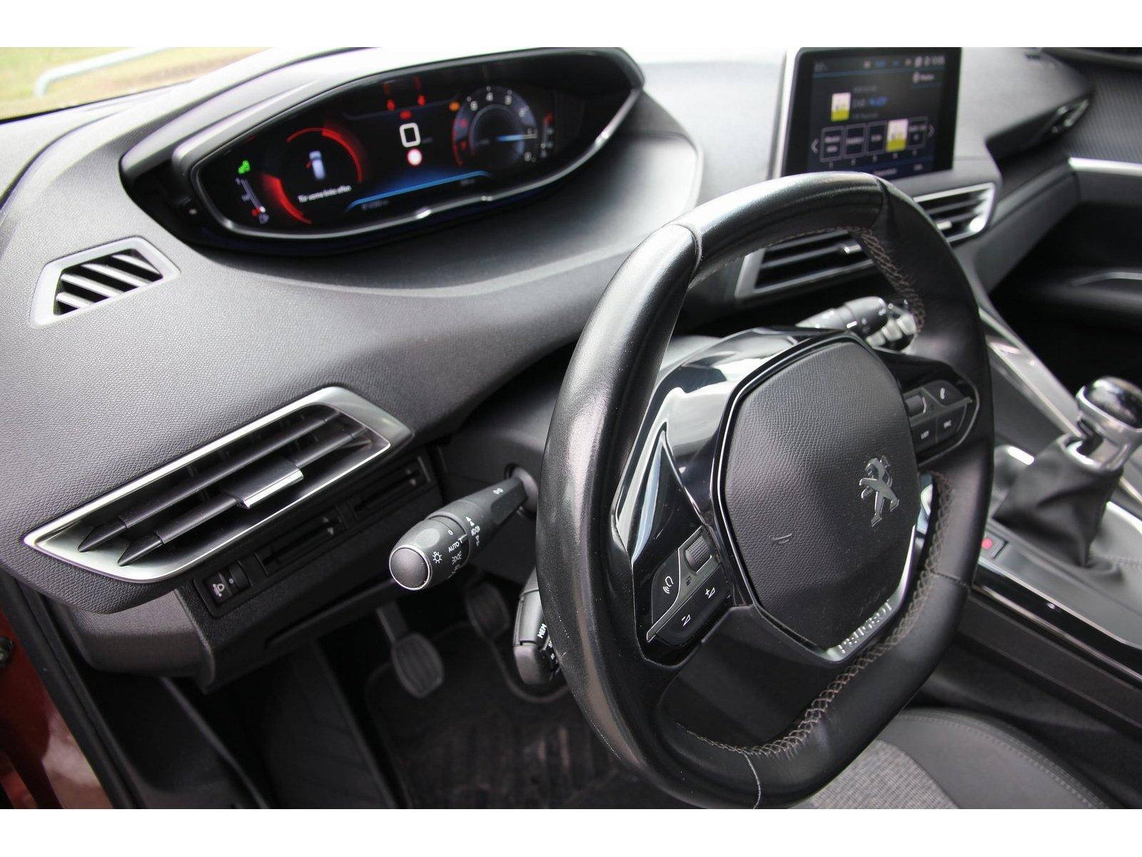 Peugeot 3008 Allure PT 130 Pano Carplay Navi Klima SHZ
