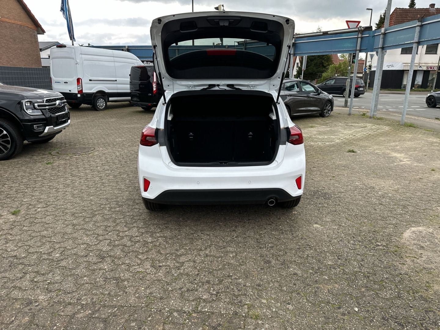 Fahrzeugabbildung Ford Focus Titanium 1.0 EcoBoost Mild-Hybrid EU6d Nav