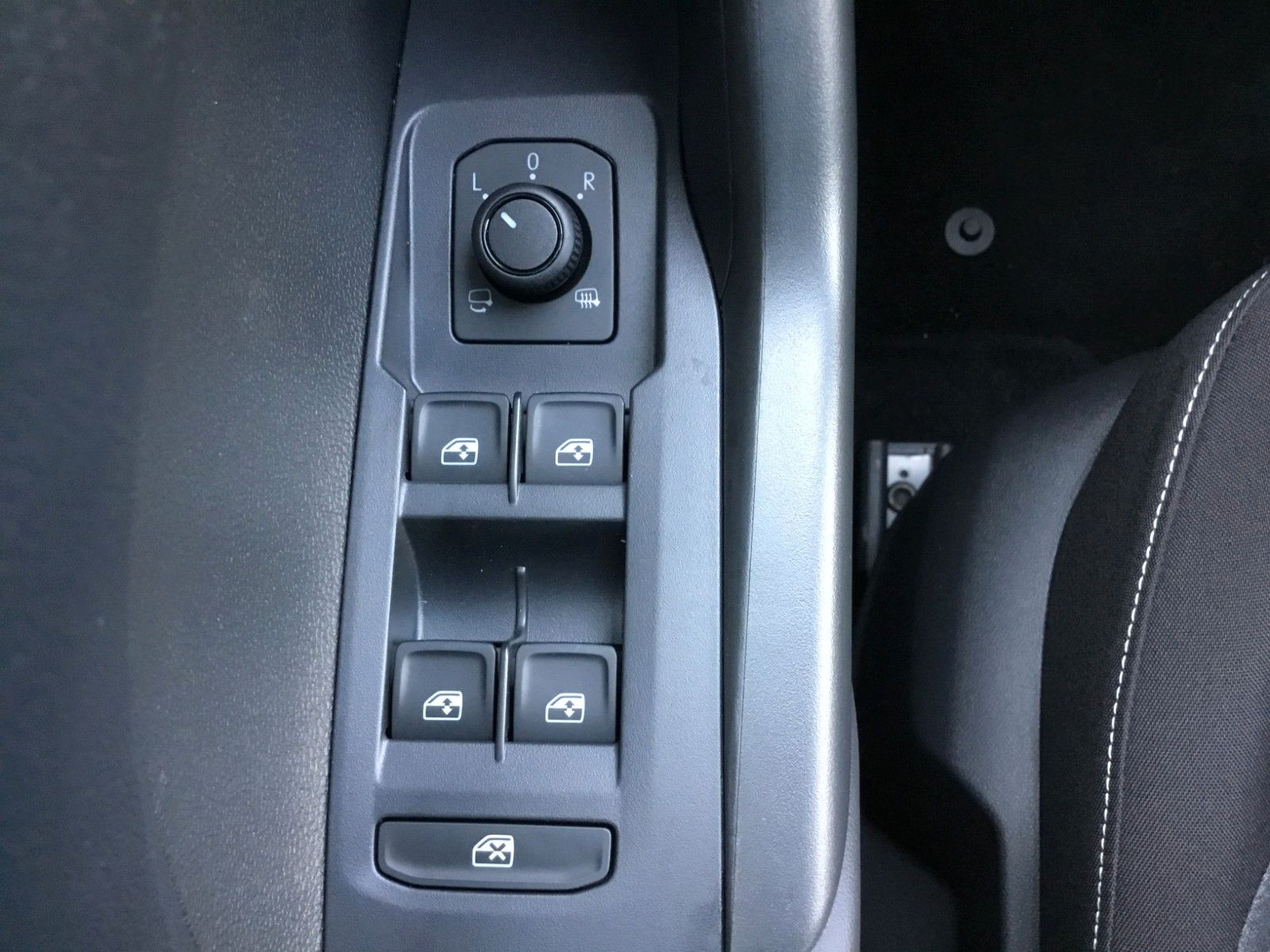 Fahrzeugabbildung Volkswagen T-Cross 1.0 TSI DSG Life+AHK+ACC+17"+Kamera