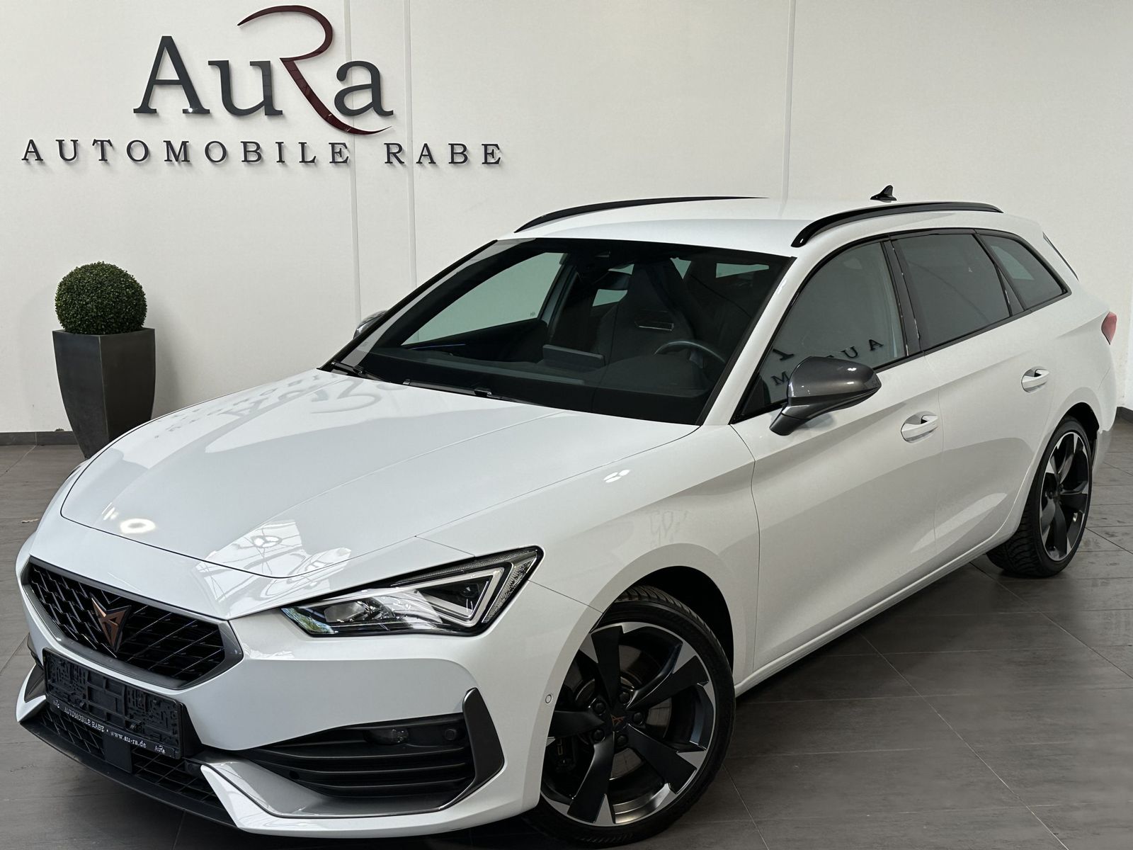 Fahrzeugabbildung CUPRA Leon SpT 2.0 TSI DSG VZ NAV+LED+ACC+VCOCK+LKRHZG