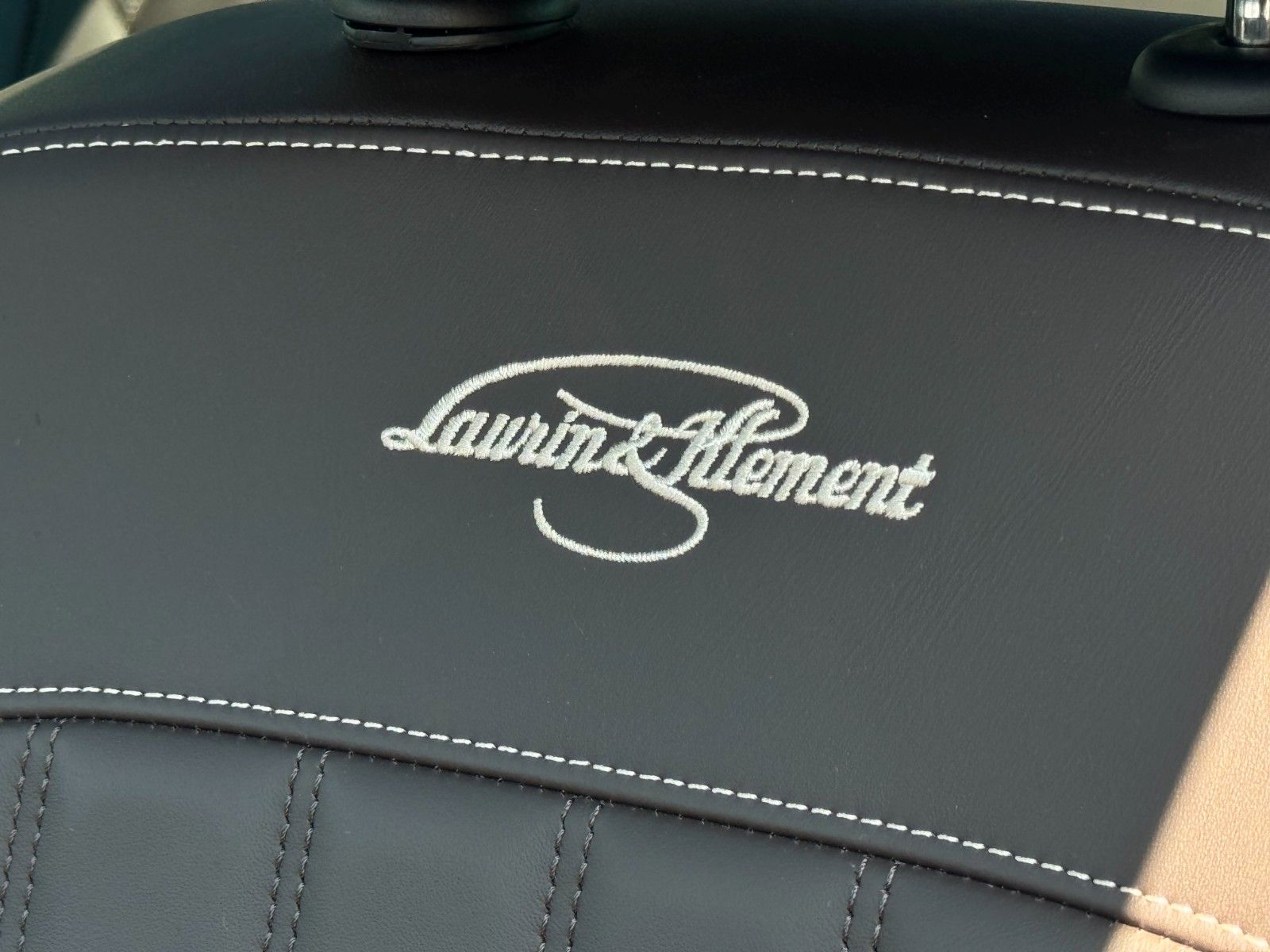 Fahrzeugabbildung SKODA Superb 2.0 TSI L&K Canton Pano Mem. ACC AHK LED