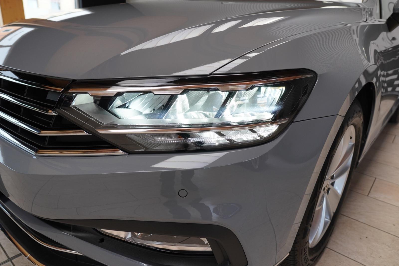 Volkswagen Passat Variant Elegance *ACC*LED*AHK*Massage*
