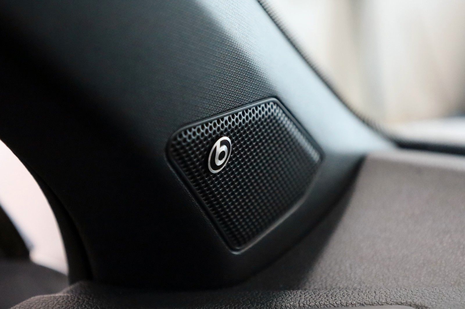 Fahrzeugabbildung Volkswagen T-Roc Style Navi,LED,SH,PDC,Panorama,Kamera