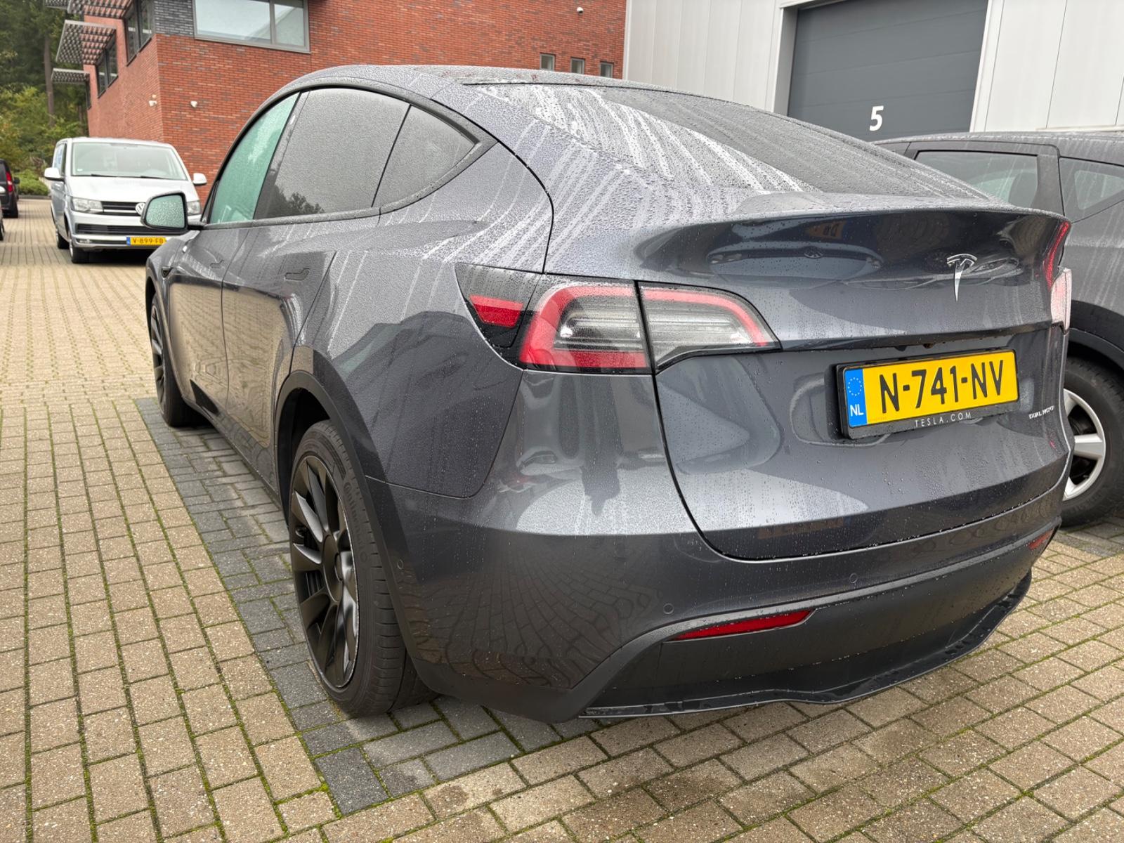 Tesla Model Y Long Range 75kWh 351ch 4x4 - 1 ère main - TVA récupérable - Volant chauffants - HUD - Non fumeur