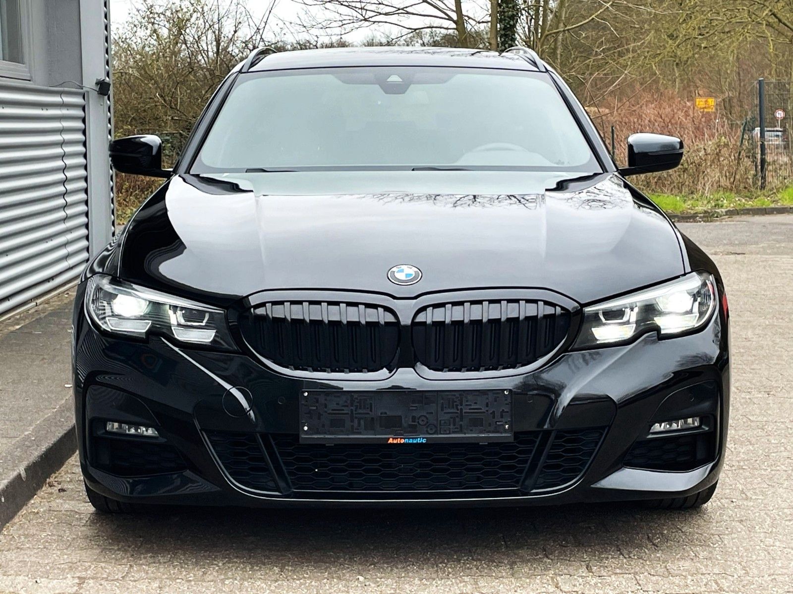 Fahrzeugabbildung BMW 320d M SPORT SAG tLEDER NAVI HiFi LIVE COCPIT+