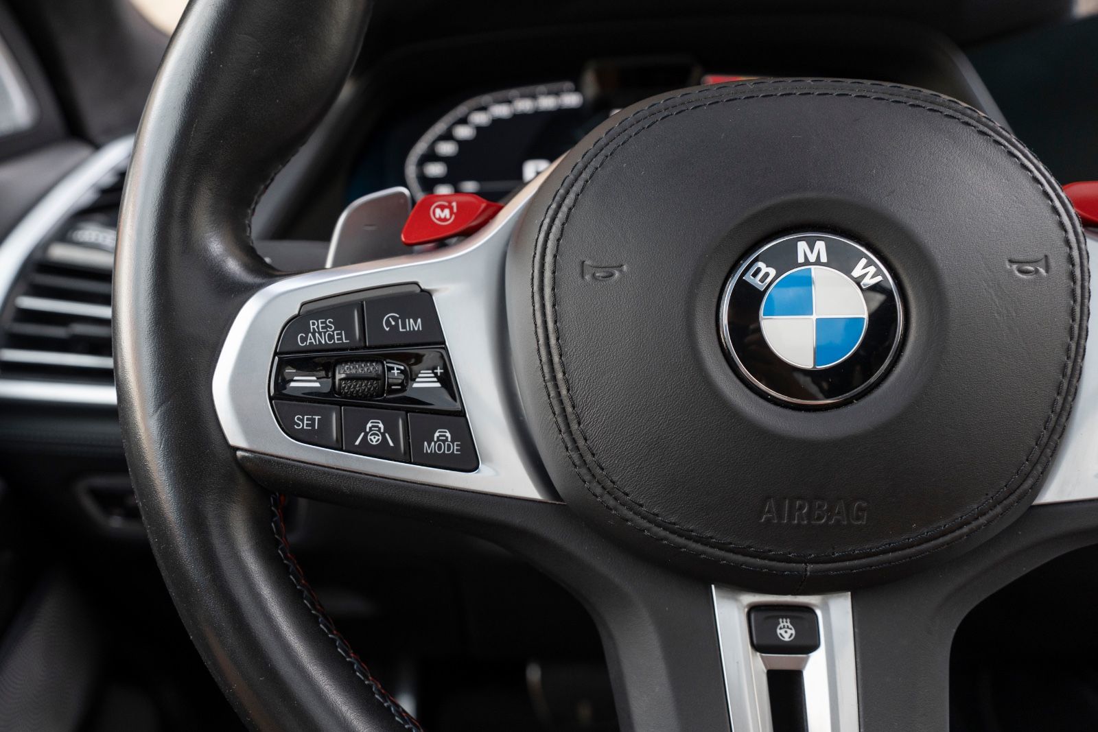 Fahrzeugabbildung BMW X5 M Competition B&W LASER HUD 360° PANO ACC