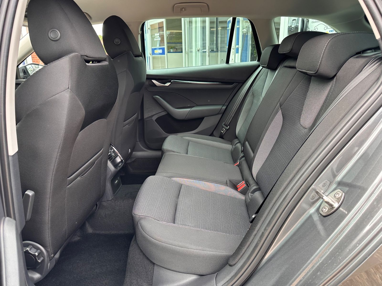Fahrzeugabbildung SKODA Octavia Combi 1.5 TSI Selection DSG LED/ACC/APP