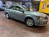Volkswagen Passat Var. 2.0 TDI Highline BlueM.Te - Volkswagen Passat aus 2012: TDI