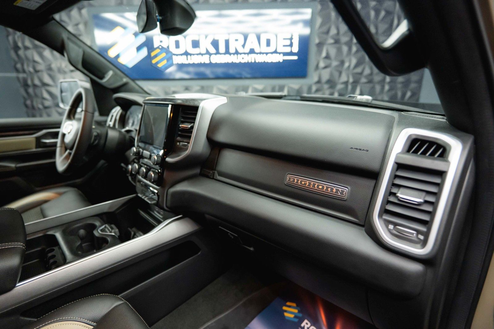 Fahrzeugabbildung Dodge RAM 5.7 V8 HEMI 4x4 NIGHT OFFROAD ARMY STYLE LED