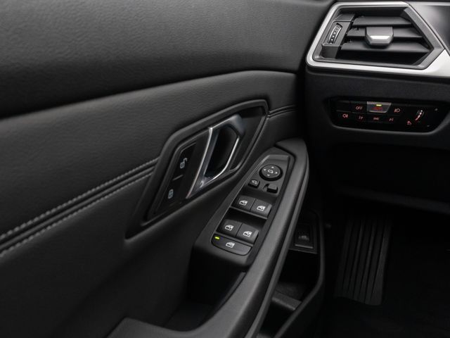 Foto Nummer 34: BMW 320d