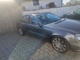 Mercedes-Benz 280 - Mercedes-Benz 280 mit Benzin-Antrieb: Leder