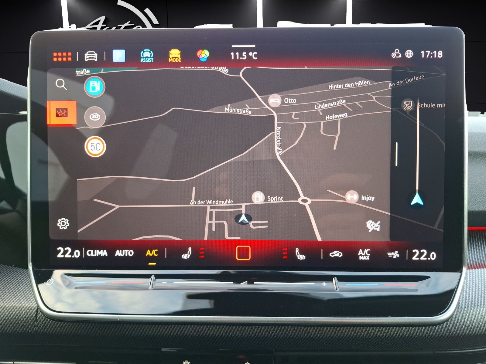 Fahrzeugabbildung Volkswagen Golf VIII Variant TSI R-Line Matrix Navi AID ACC