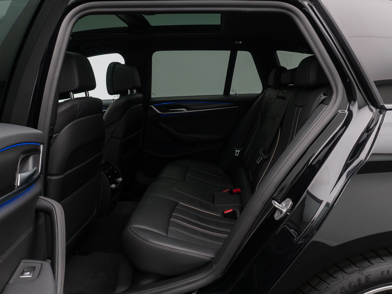 Fahrzeugabbildung BMW 540d xD M Sport DAB HUD DisplayKey Panorama HiFi