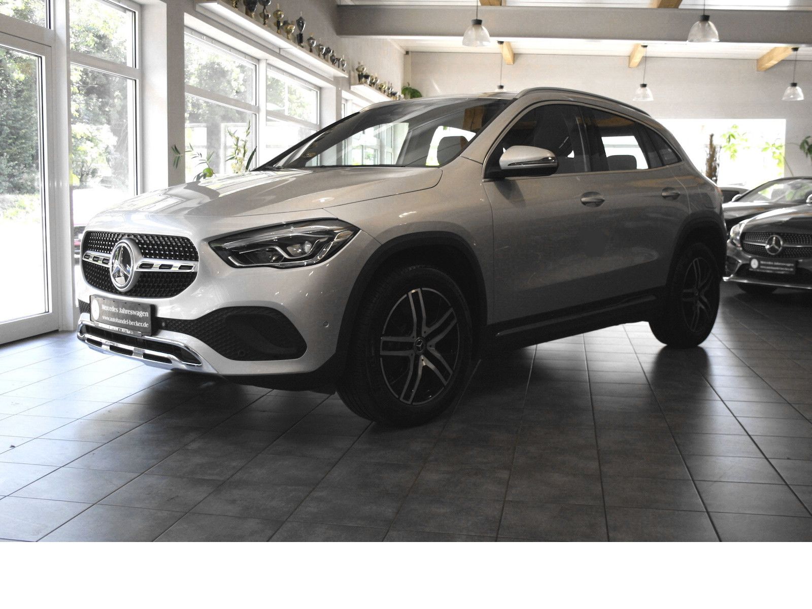 Fahrzeugabbildung Mercedes-Benz GLA 200 Progressive *MBUX High-End-Paket / *LED*