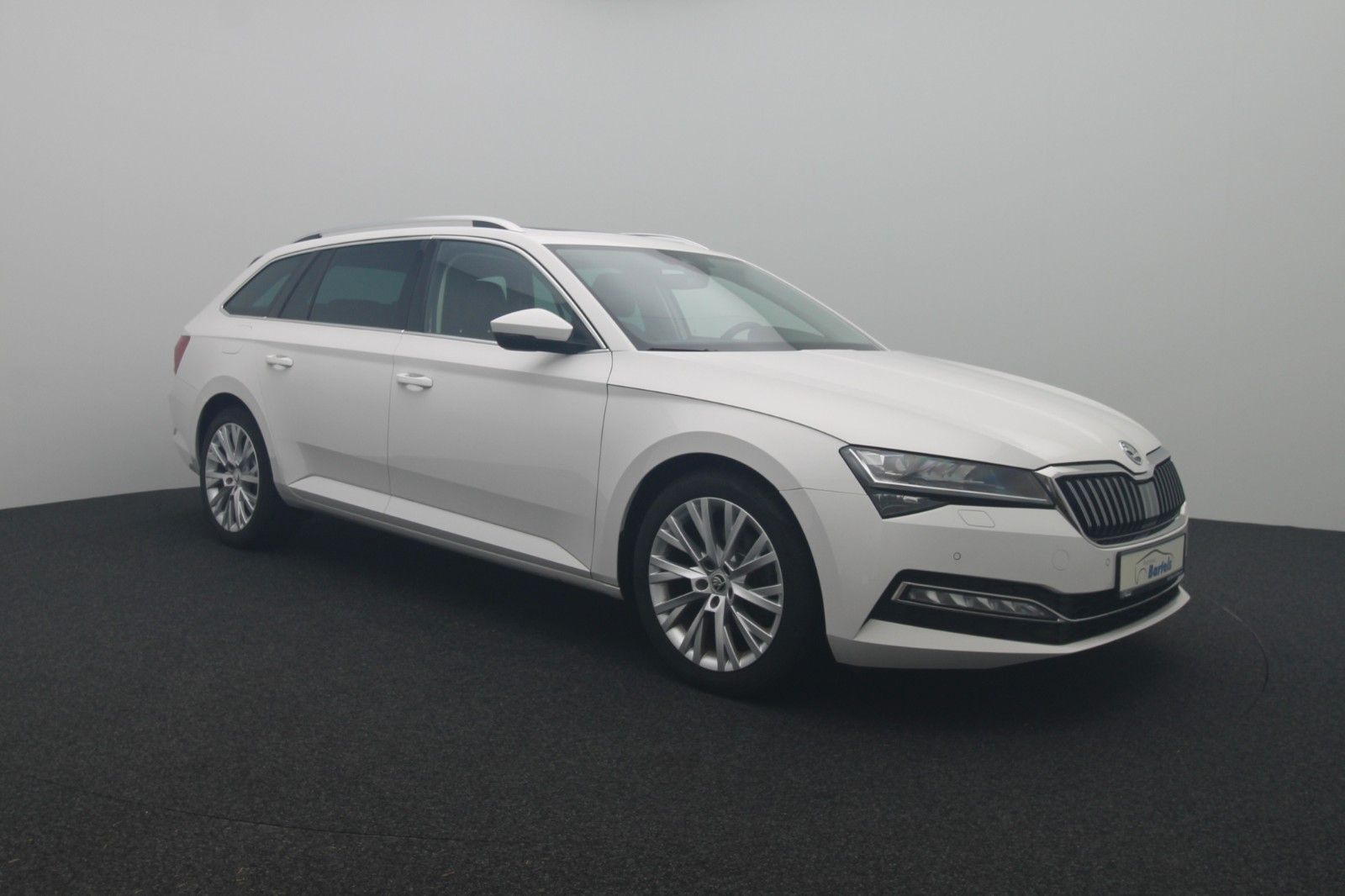 Fahrzeugabbildung SKODA Superb Combi Premium Edition 4x4 LED Panorama