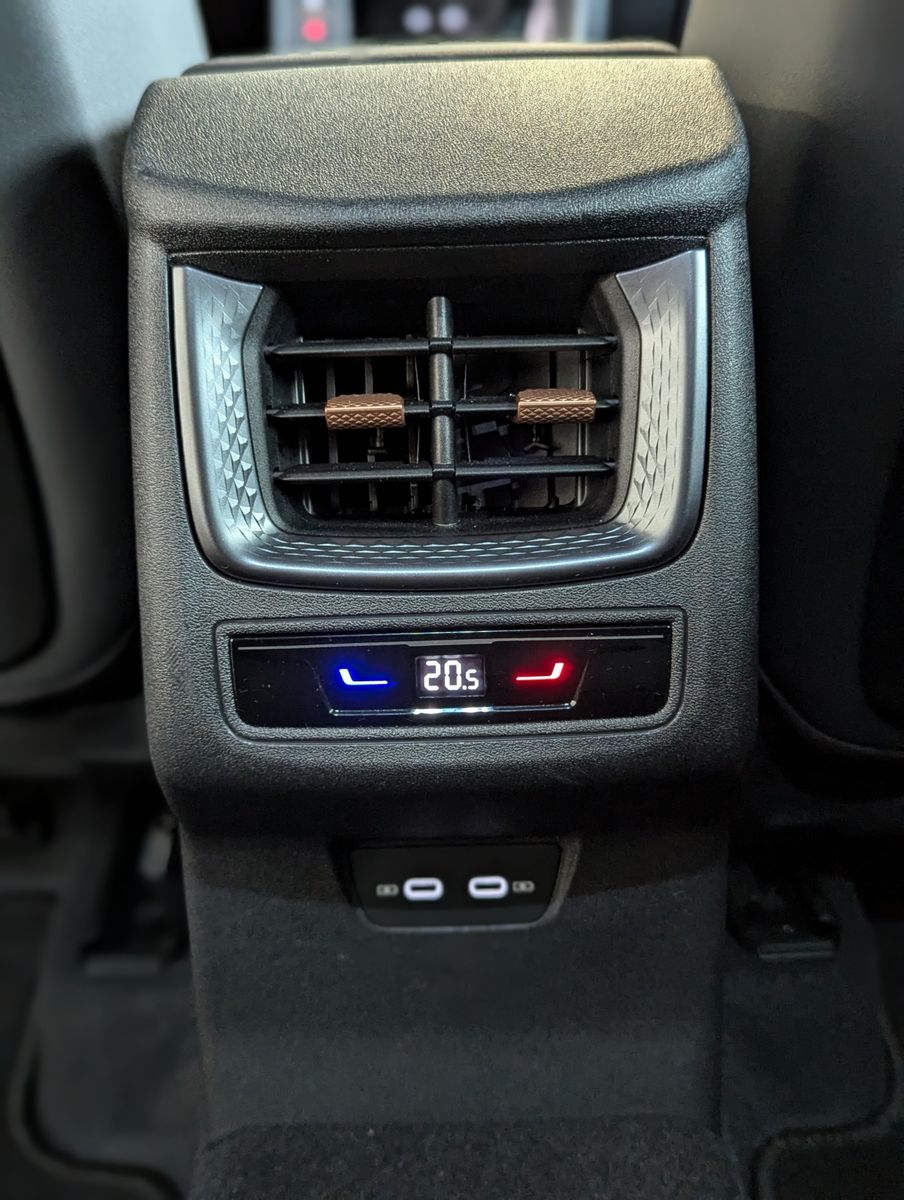 CUPRA Terramar 1.5 eTSI Sennheiser Edge-Paket HUD 19" - Image 24