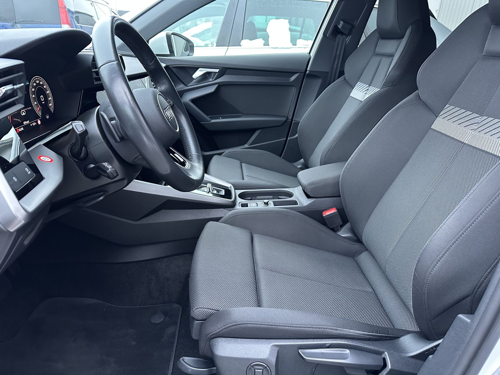 Fahrzeugabbildung Audi A3 SpB 35 TDI S-Line NAV+LED+ACC+AHK+18ZO+VCOCK