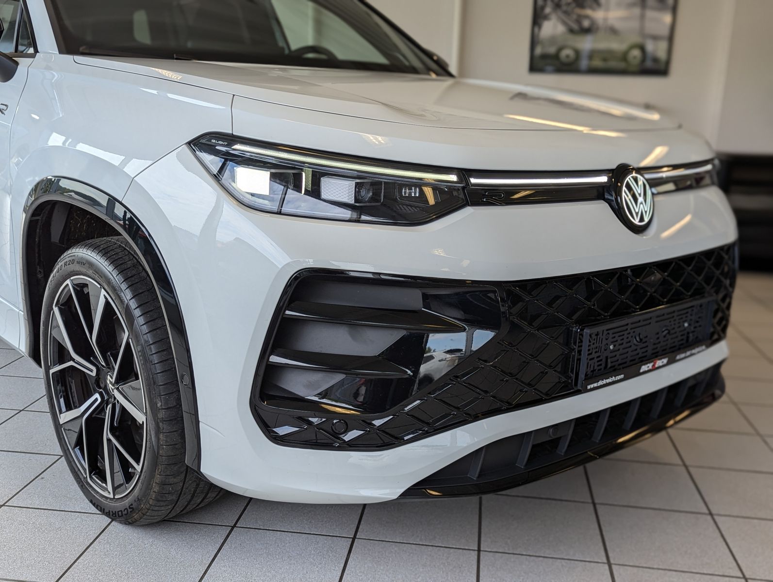VW Tayron 2.0TDI 4M R-Line Launch Pano Black AHK 20 - Image 9