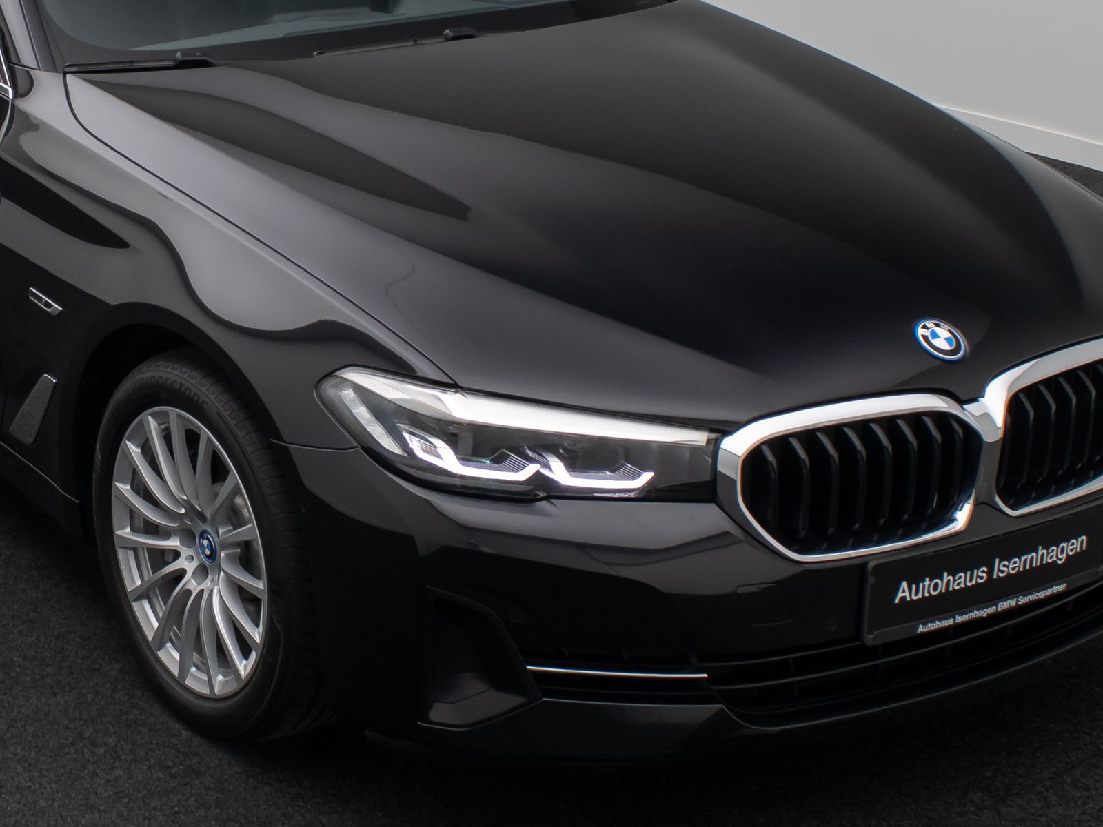 Fahrzeugabbildung BMW 530e Alarm AHK HUD DAB 4xKlima HiFi Leder Sport