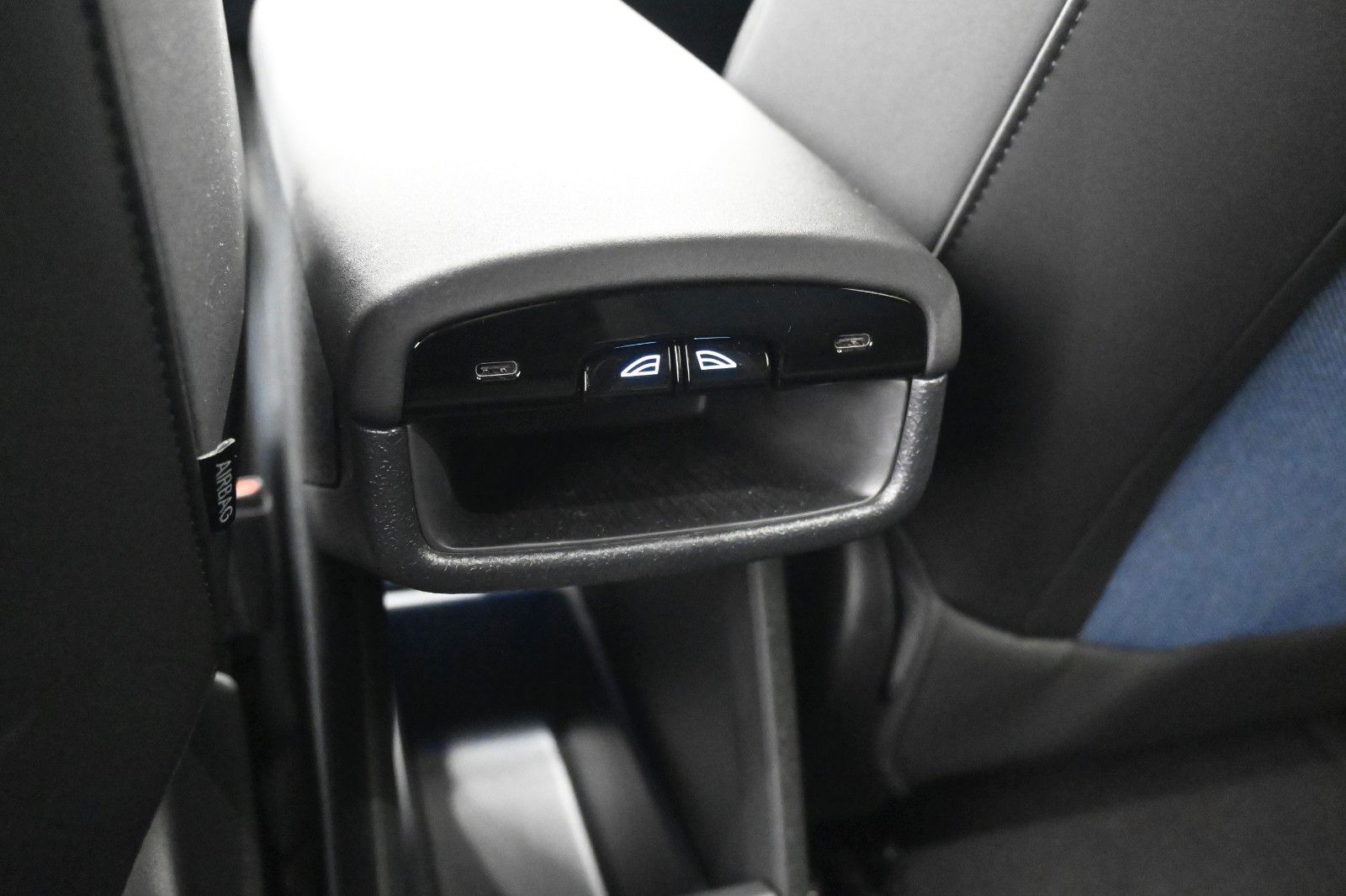 Fahrzeugabbildung Volvo EX30 Single Motor Extended Range Plus ACC