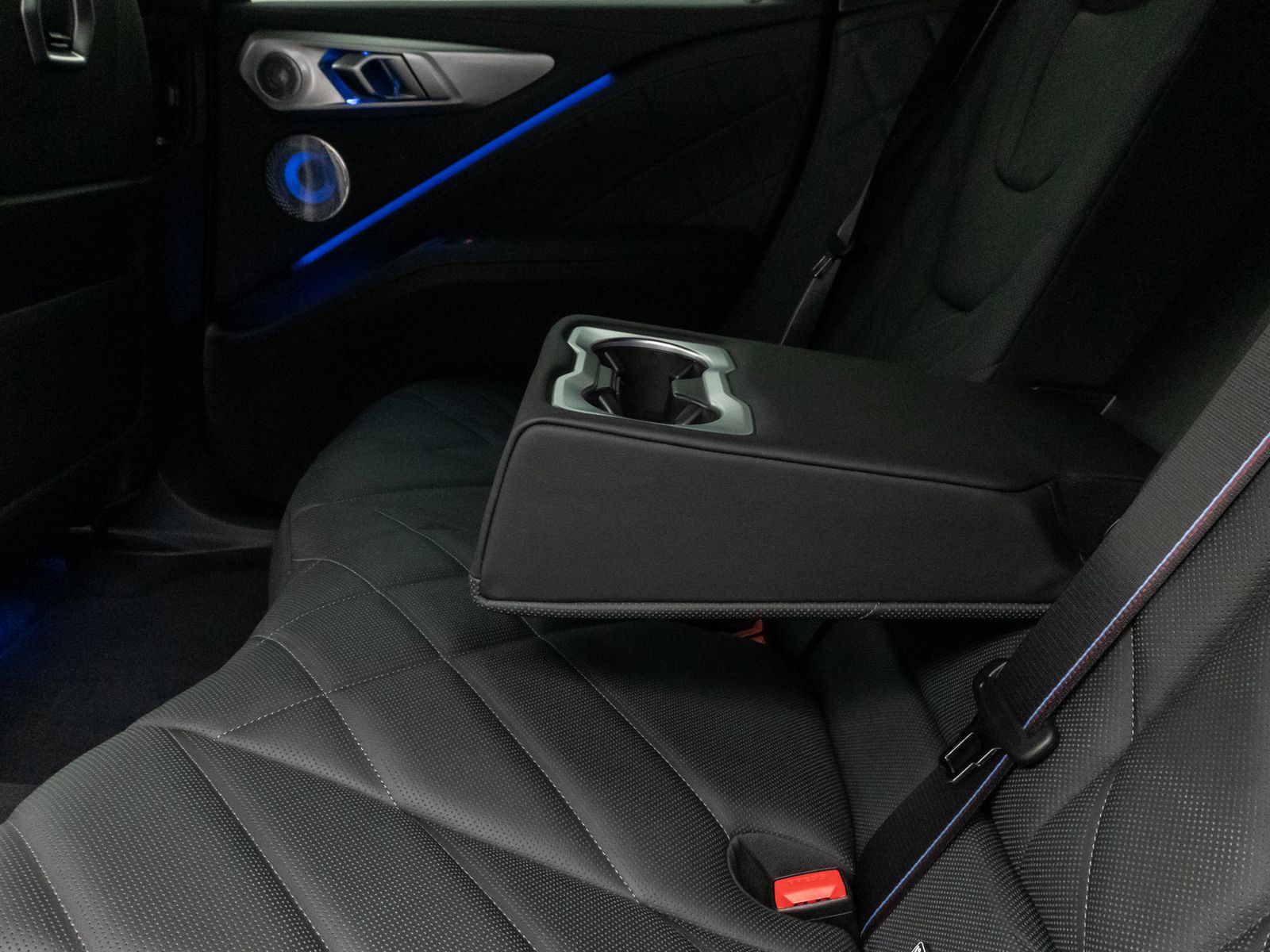 Fahrzeugabbildung BMW XM 360° HUD DAB B&W Massage SoftCl AHK 22" Voll