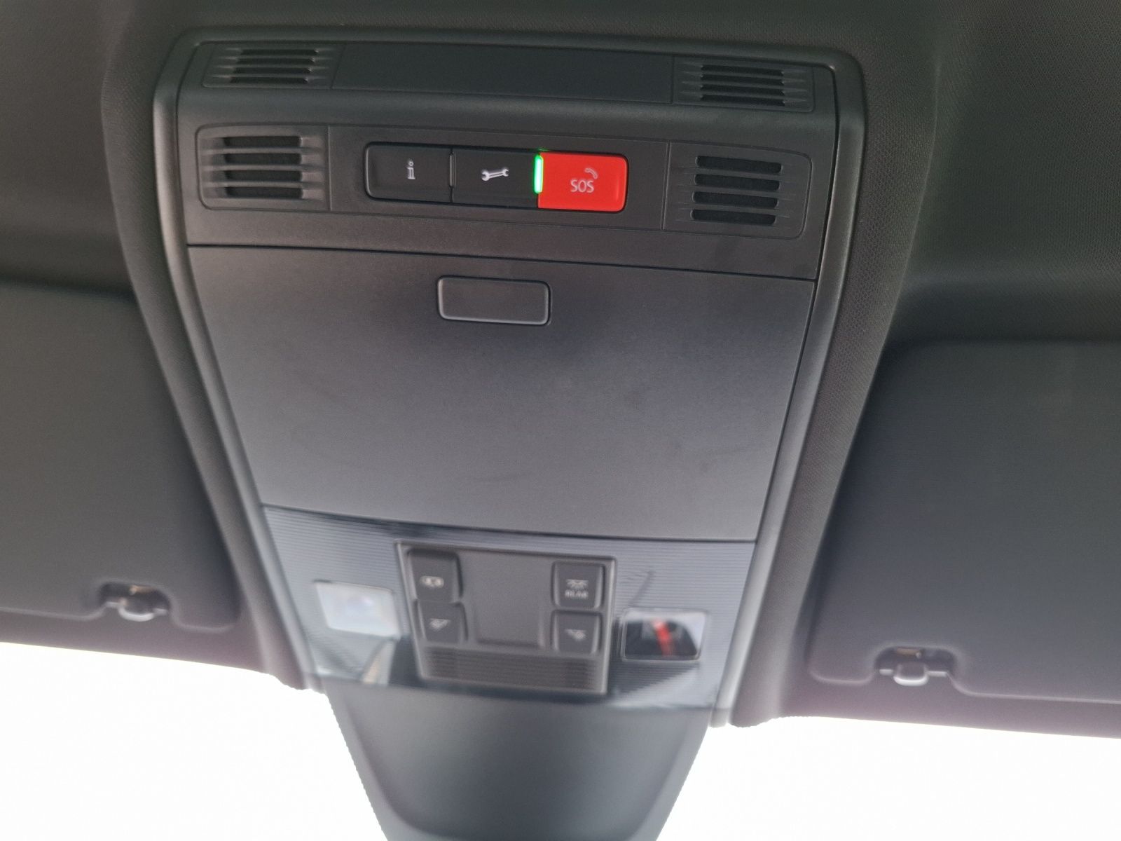 Fahrzeugabbildung Volkswagen Tiguan R-Line TSI DSG LED ACC SH LRHzg 19" AID P