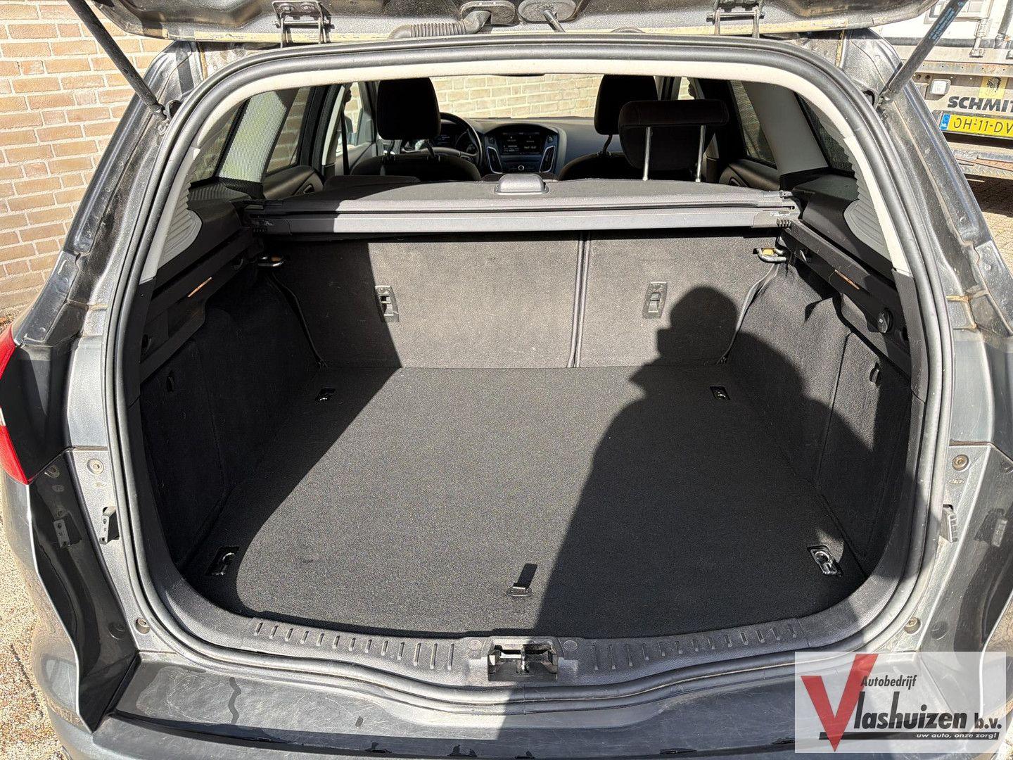 Ford Focus 2015 — photo 14