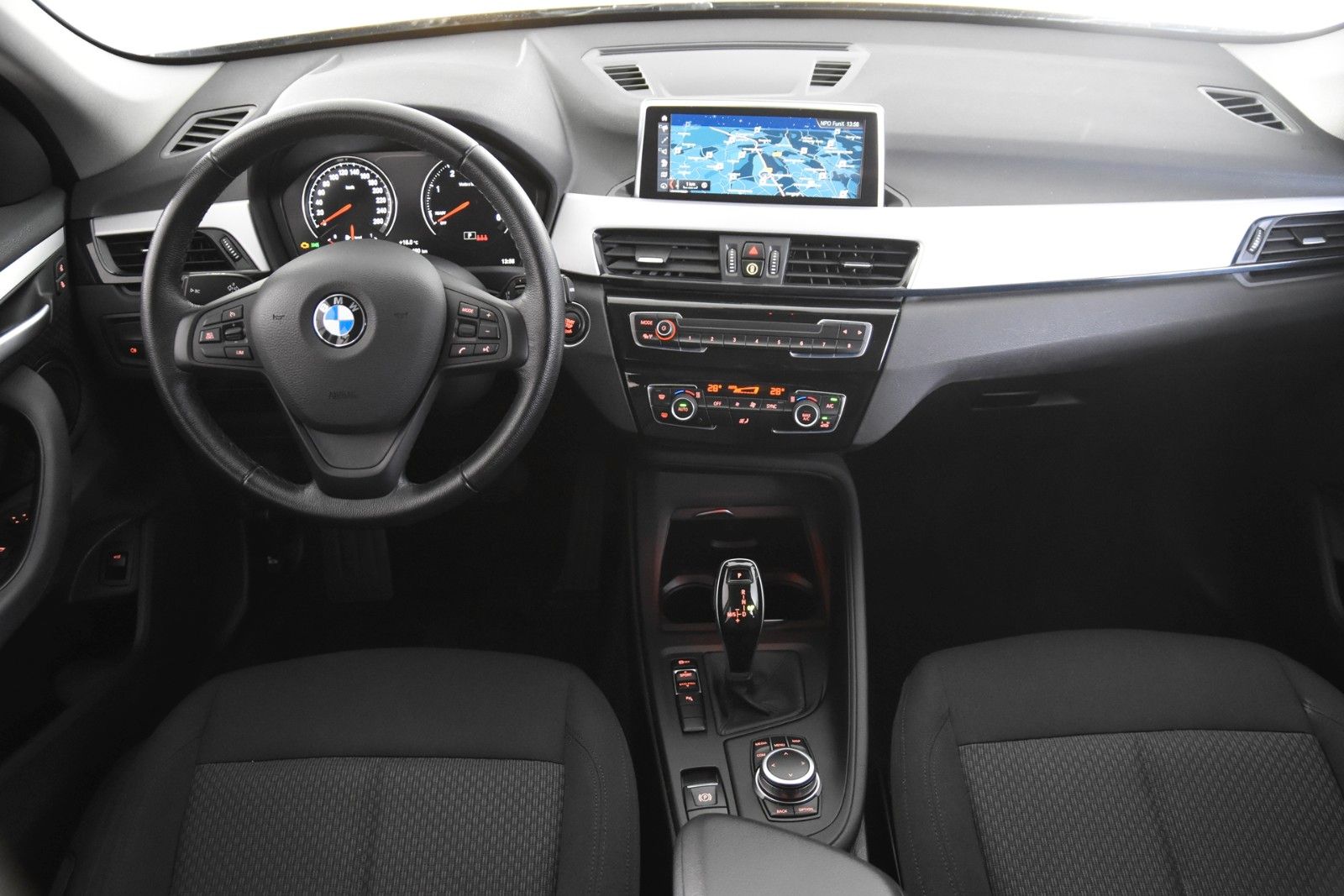 BMW X1 sDrive16d *1.Hand*EHK*Park ass.*Navi* foto 2