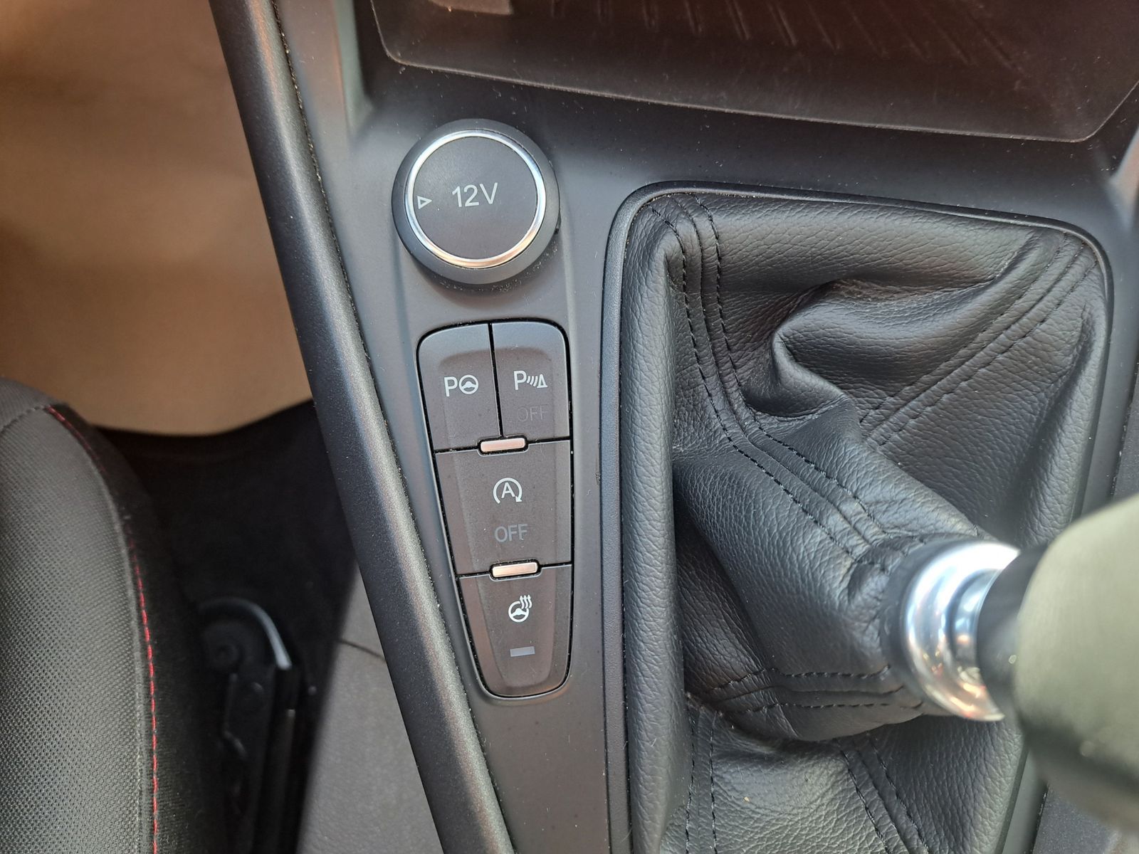 Fahrzeugabbildung Ford Focus ST-Line NAVI PARK-ASSISTENT WINTERPAKET