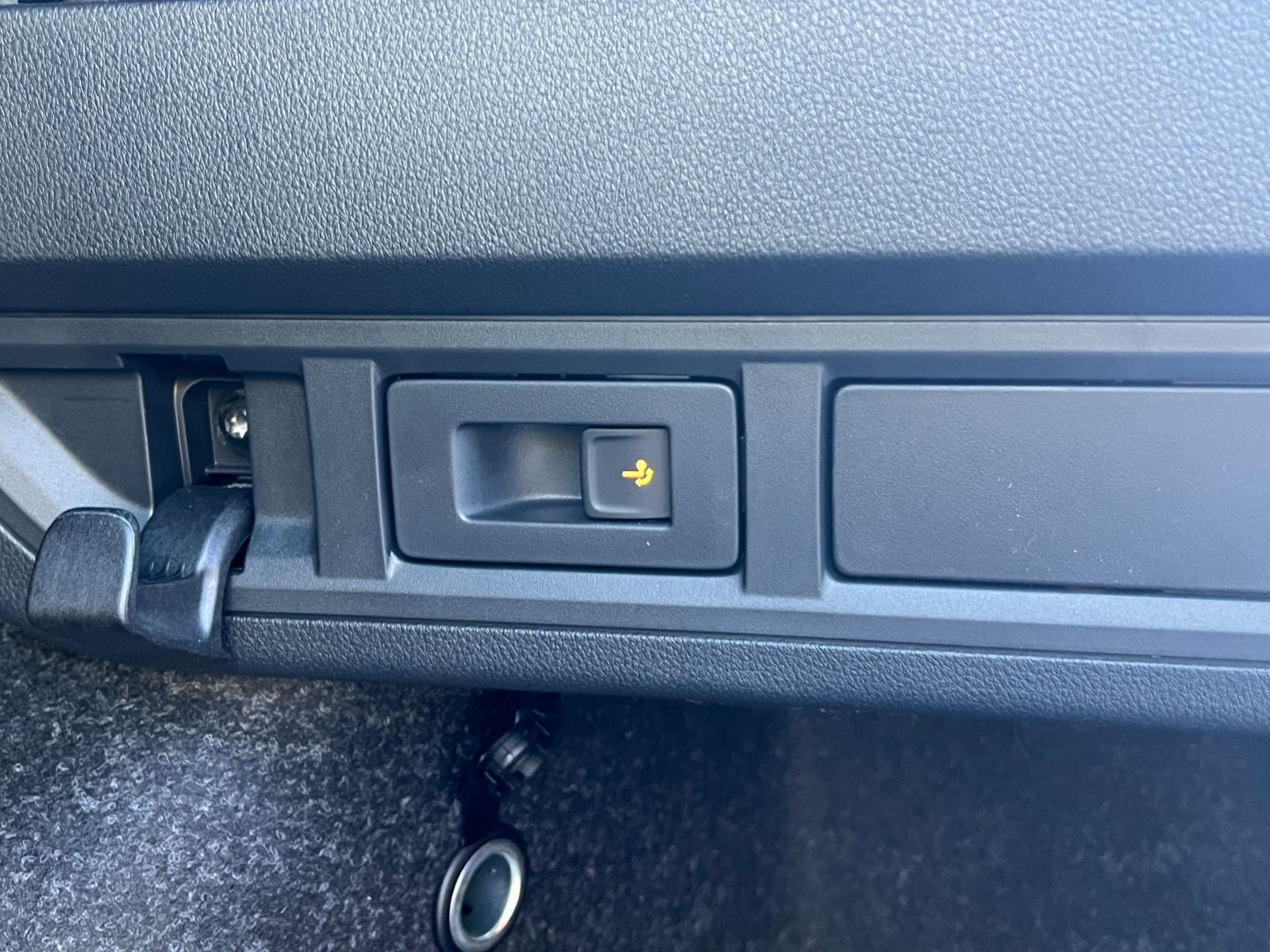 Fahrzeugabbildung SKODA Octavia Combi Essence 2.0 TDI *AHK, LED, SmartLi