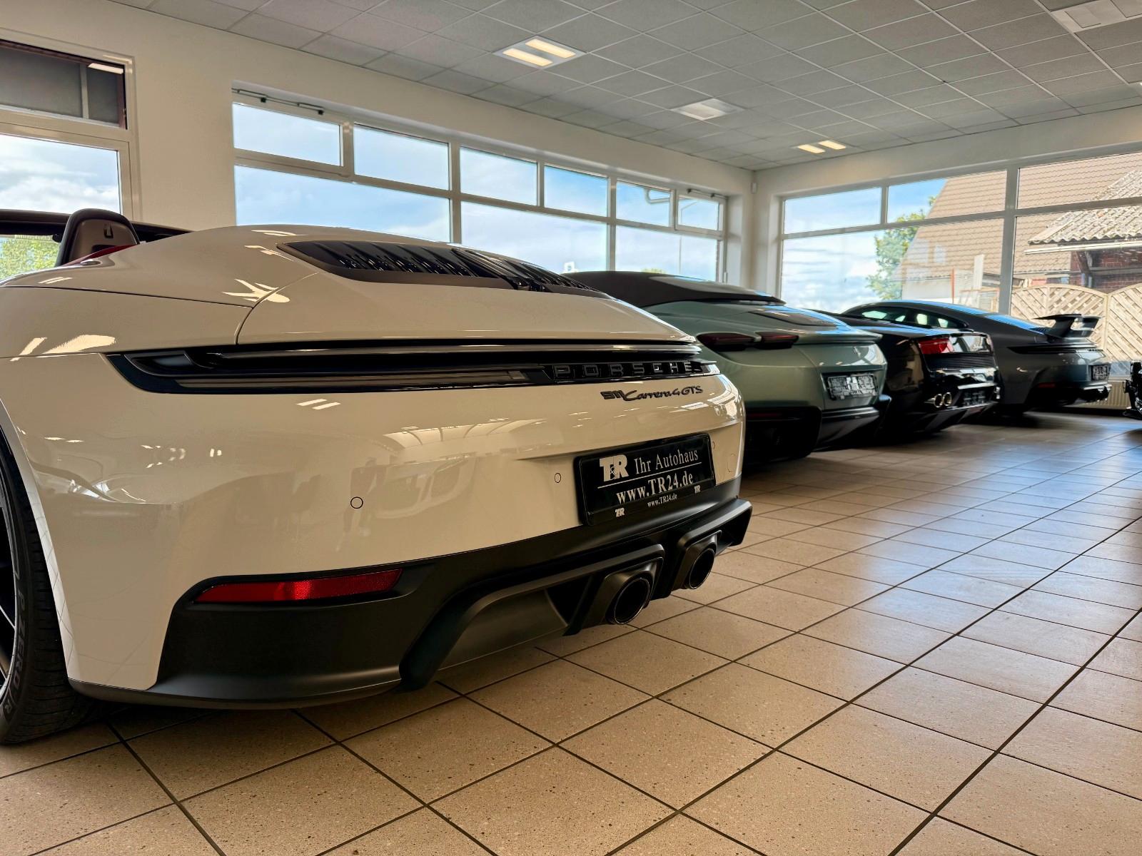 Porsche 911 992 Carrera 4 GTS Cabrio