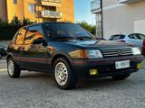 Peugeot 205 1.6 3 porte GTI - schwarze Peugeot 205