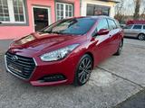 Hyundai i40 cw Premium 7Automatik/Navi/RCamera/AHK - Hyundai i40 mit Benzin-Antrieb: Automatik