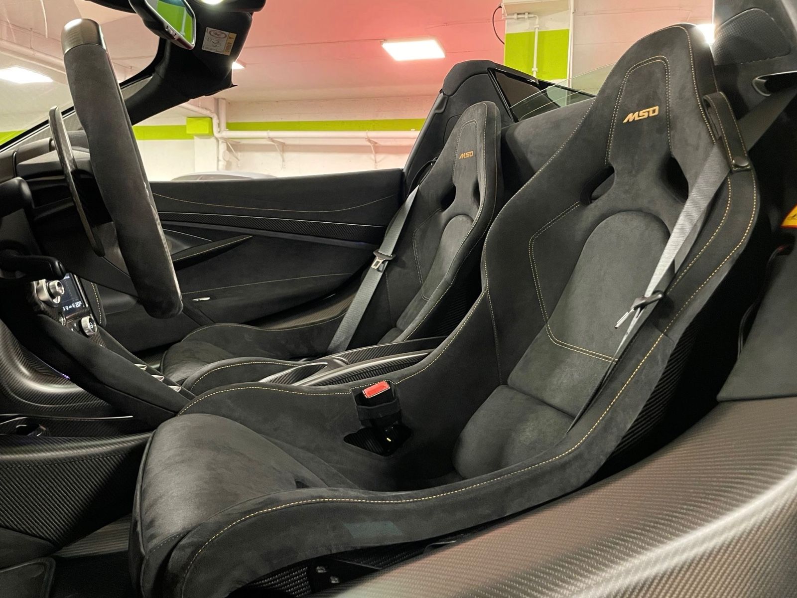 Fahrzeugabbildung McLaren 765LT SPIDER MSO LIFT B&W ALCANTARA RACING SEATS