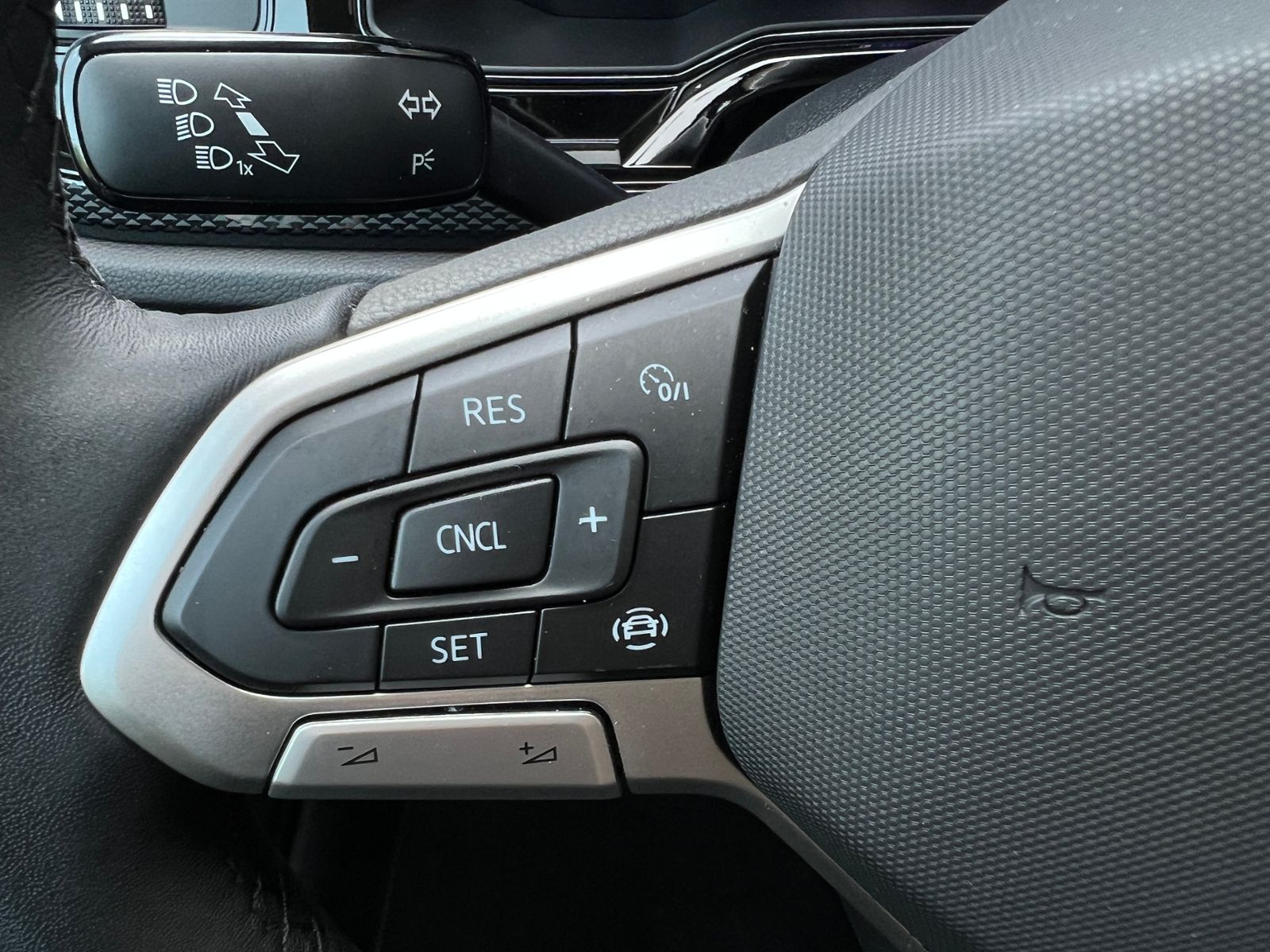 Fahrzeugabbildung Volkswagen Polo Life 1.0 *LED, Climatronic, Sitzhzg., AppCo