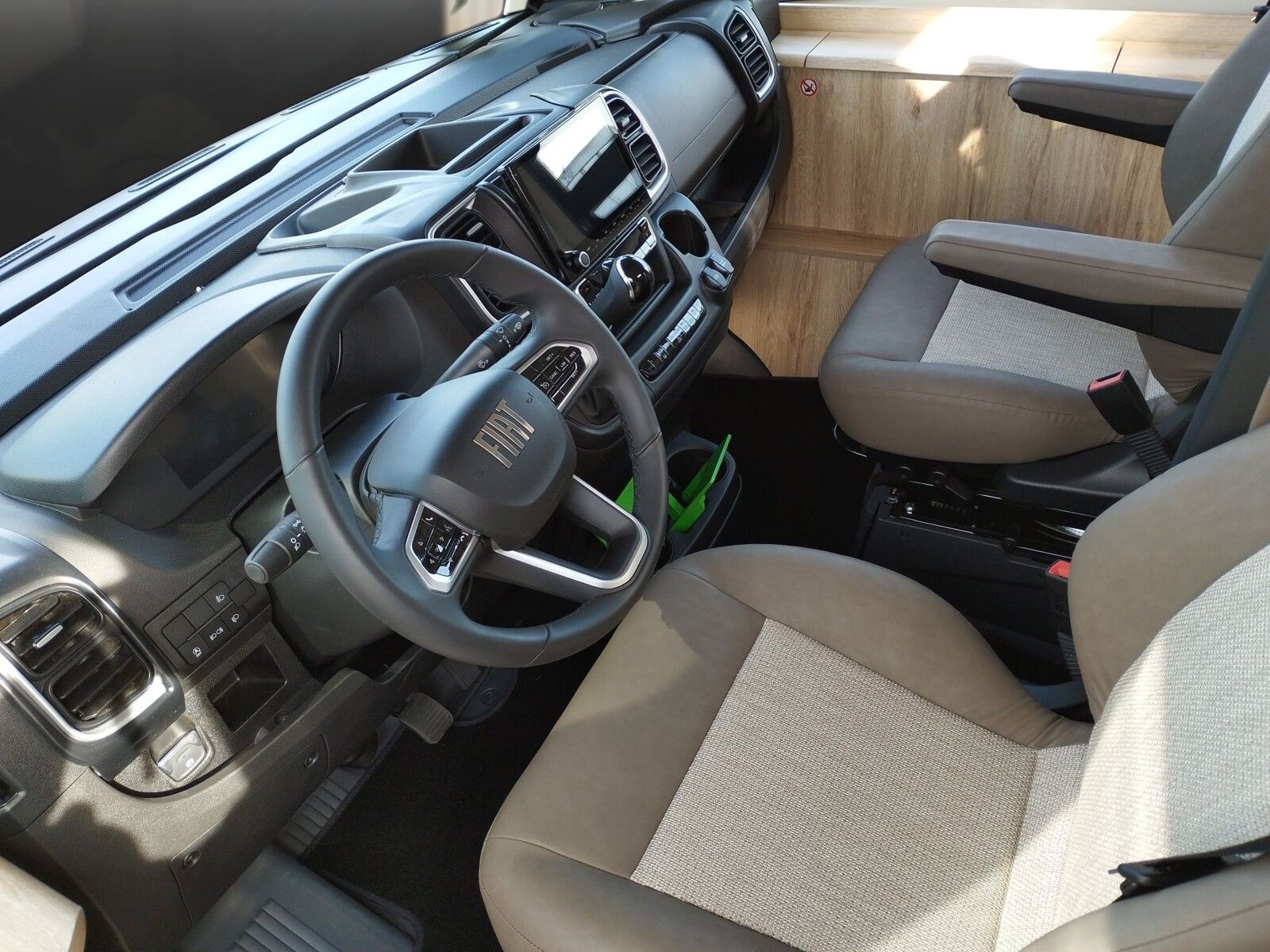 Fahrzeugabbildung Eura Mobil Integra Line IL 720 EB Mondial-Plus-Paket