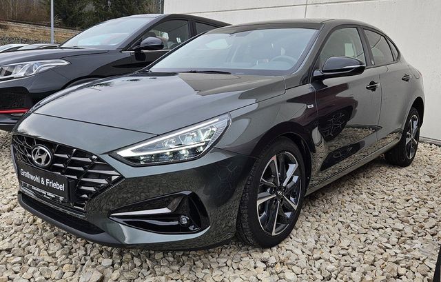 Hyundai i30 Fastback 1.5 DCT Edition 30+ Mild-Hybrid