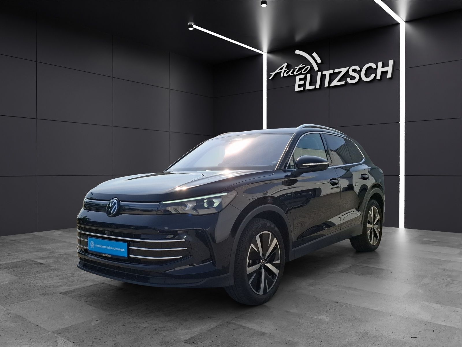 Fahrzeugabbildung Volkswagen Tiguan TDI Elegance DSG Matrix STH AHK Navi Pano