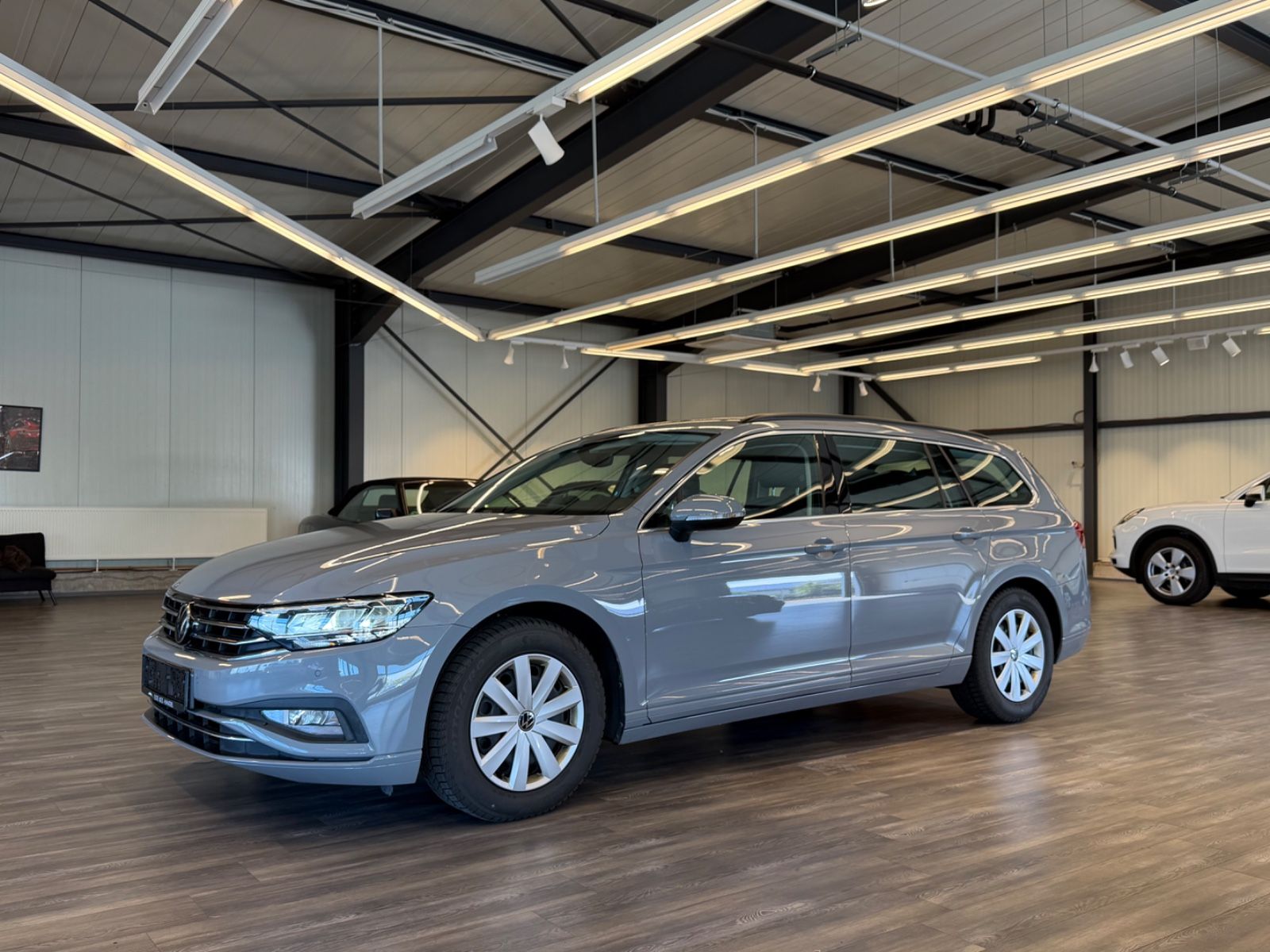 Volkswagen Passat Variant Bus AHK Kamera LED NAVI ACC