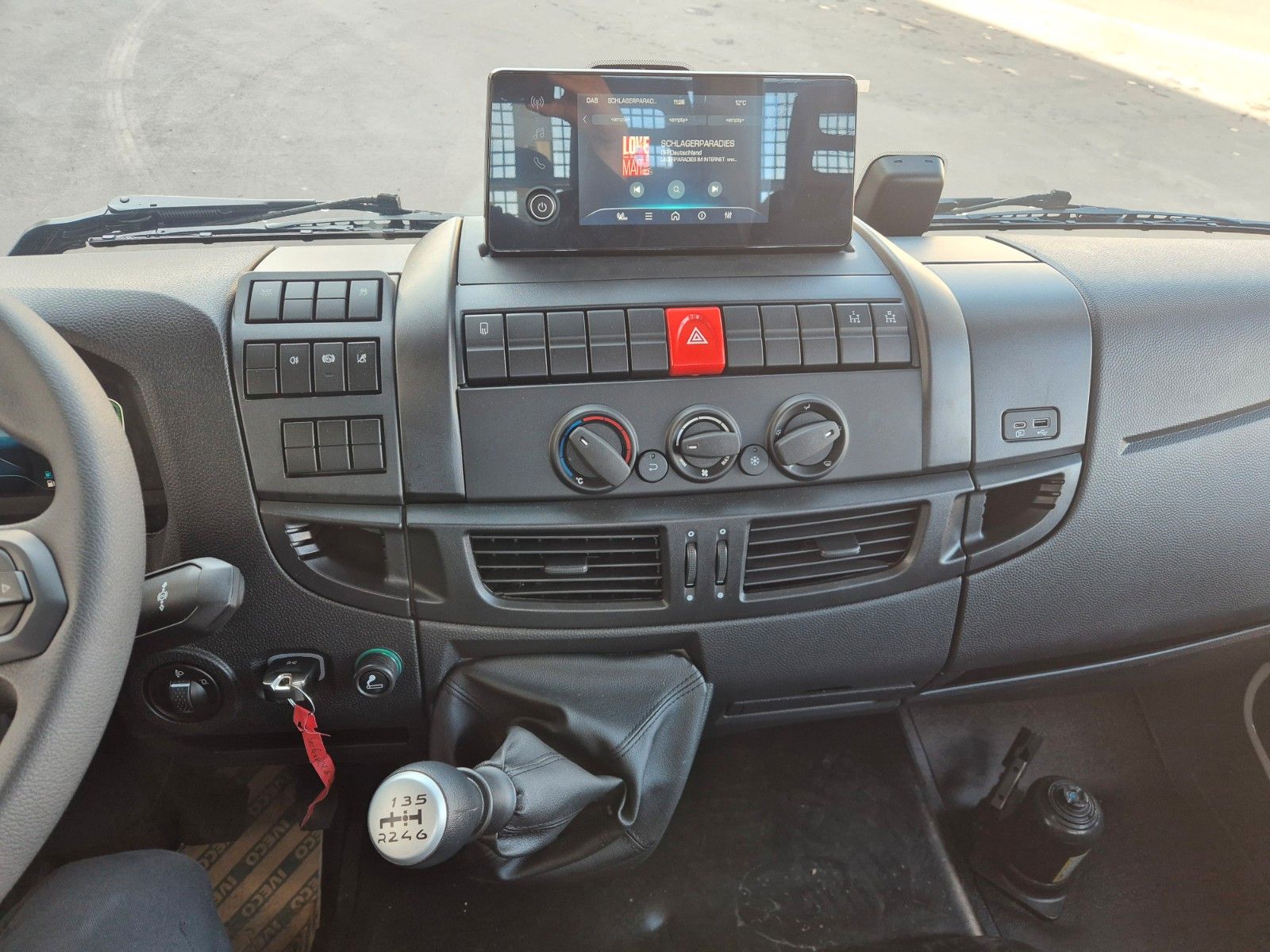 Fahrzeugabbildung Iveco Eurocargo ML80E21 Meiller 2x AHK 3 Sitze