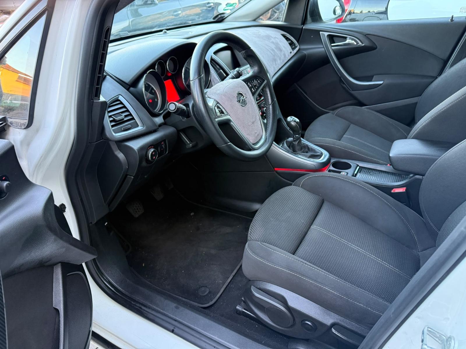 Opel Astra 2013 — photo 5