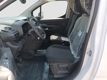 Fotografie 9 des Opel Combo E Cargo Basis 1.5 D Laderaumverkl. LED