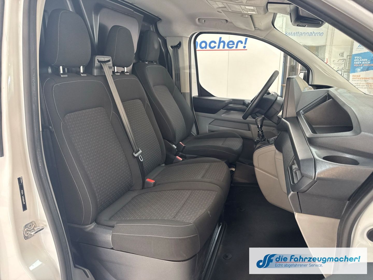 Fahrzeugabbildung Ford Transit Custom Kasten 320 L2 Trend FWD Navi LED