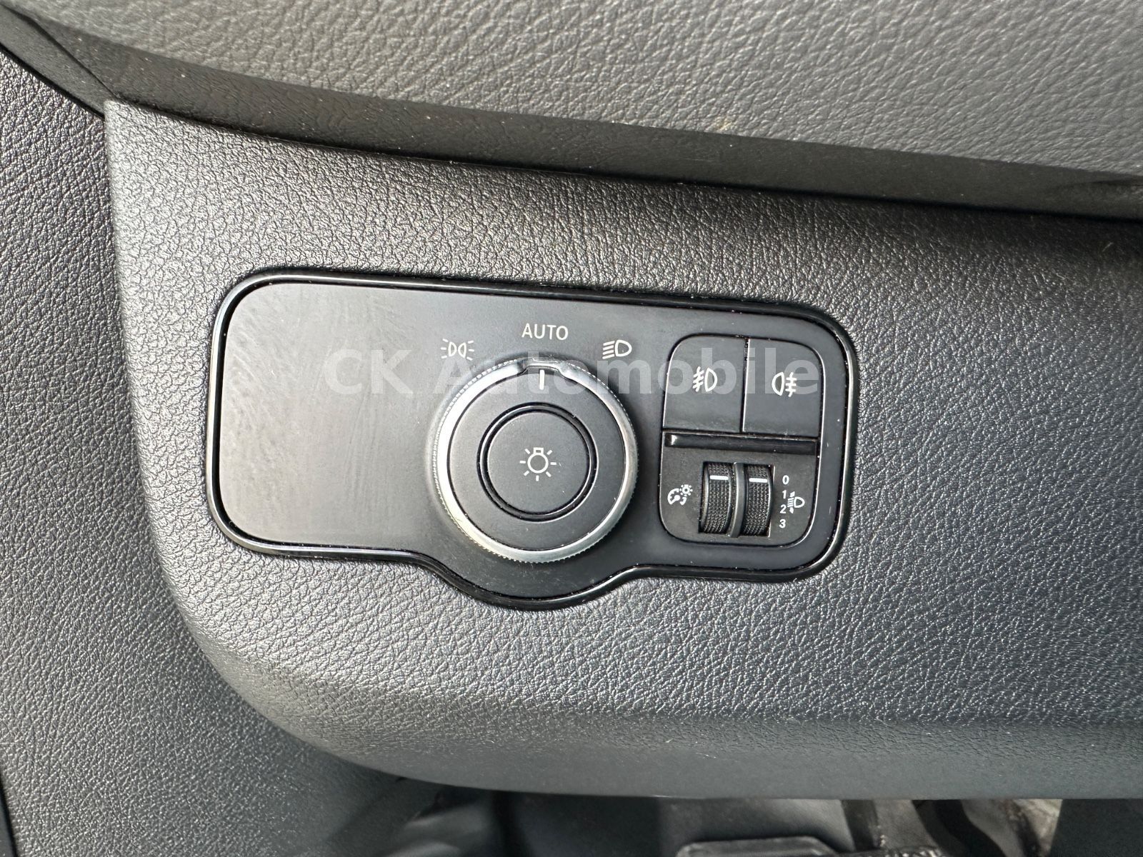 Fahrzeugabbildung Mercedes-Benz Sprinter III Kasten 319 V6 RWD Mixto/Autom./Navi